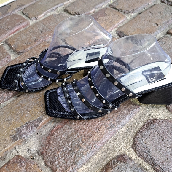 Dolce Vita Black Strappy Heels with Silver Accents B1 - Picture 4 of 10